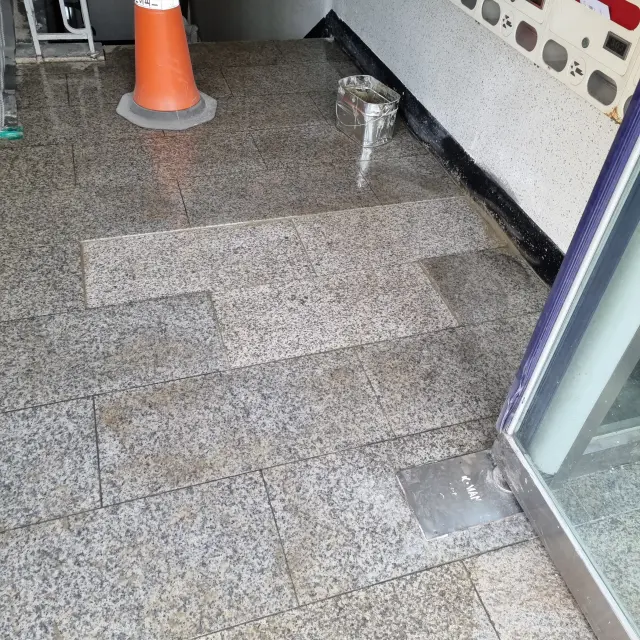 계단대리석보수 아파트 공동현관 바닥 대리석 교체 작업
